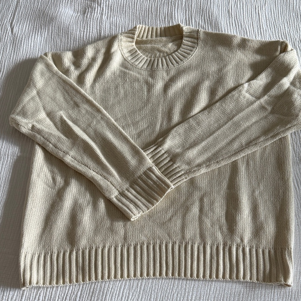 Women’s Classic Beige Crewneck Sweater / M